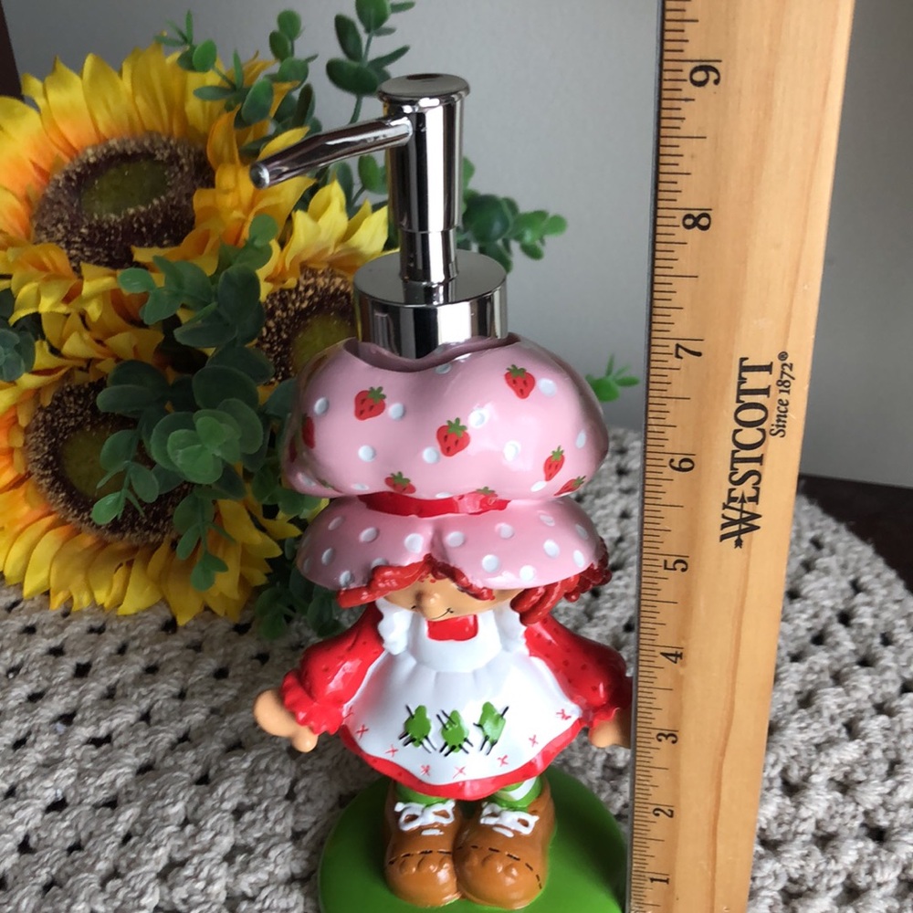Strawberry Shortcake Lotion/Soap Dispenser - Picture 2 of 9